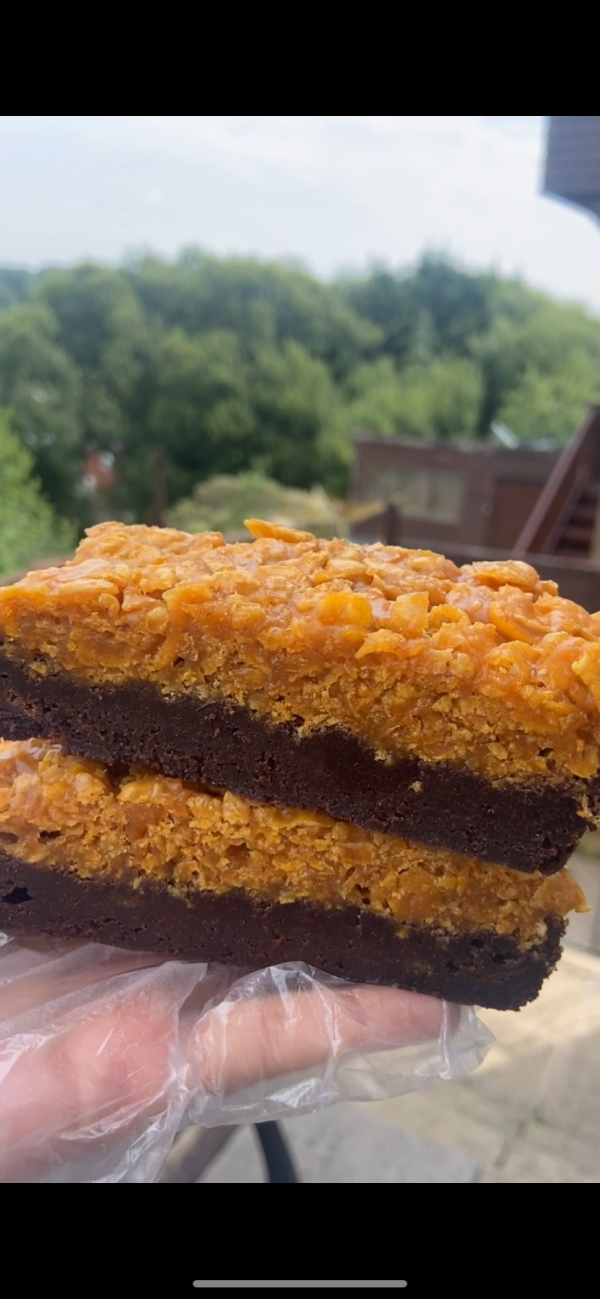 Caramel Cornflake Crunch Brownies. Box of 4 - Image 2